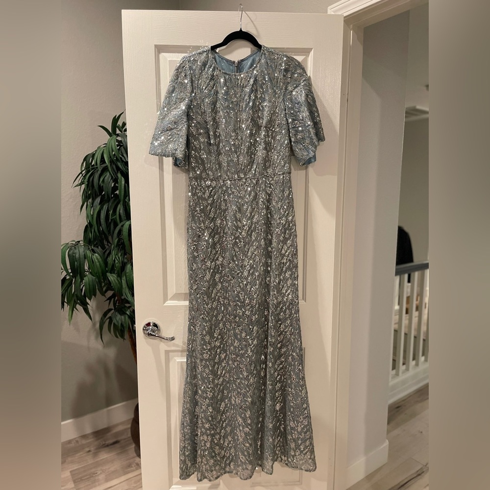 Evening sequined dress, silver color, size 6. JS collection.
